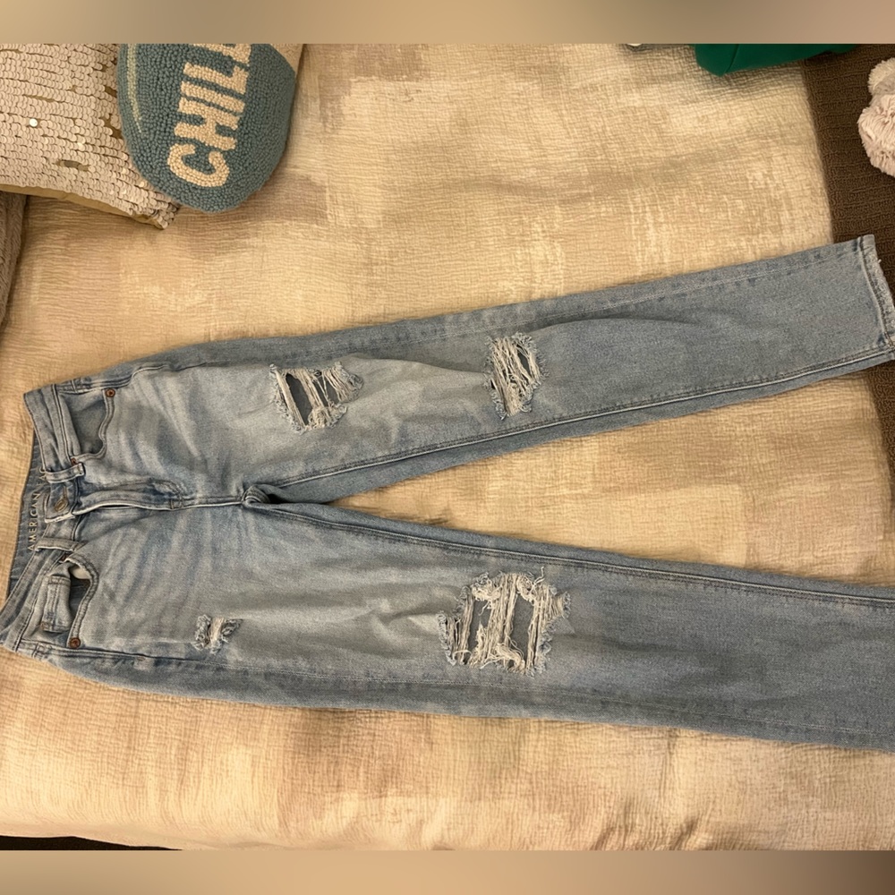 size 000 ripped straight legged jeans from American Eagle. Slightly worn